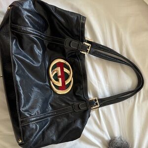 Women’s patten leather Gucci tote. Excellent condition, please see photos.